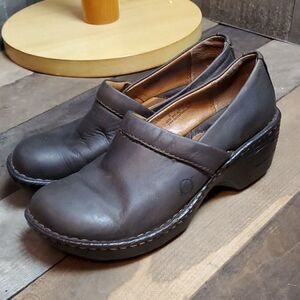 Born brown leather clogs 6